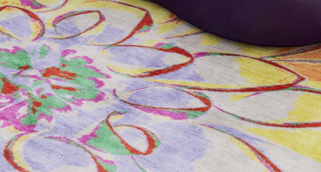 Tibet Teppich nach Mass mit komplexem Design und intensieven Farben.